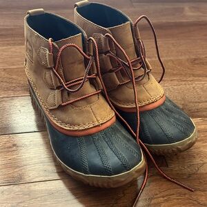 Sorel out n about boots